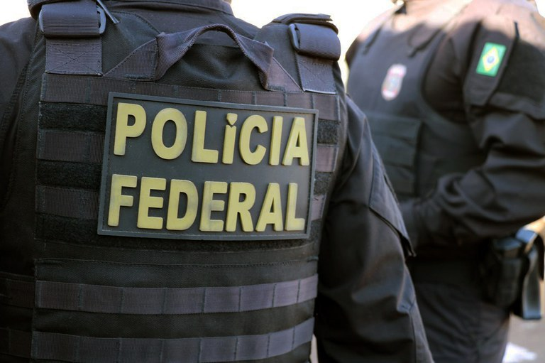 FALSOS DOUTORES - Polícia Federal deflagra operação contra rede de falsificação de diplomas e exercício ilegal de profissões 